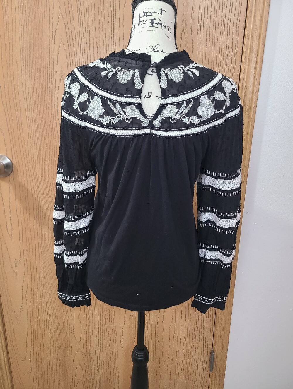 Maeve Anthropologie Embroidered Boho Cottagecore Peasant Top - Picture 2 of 3
